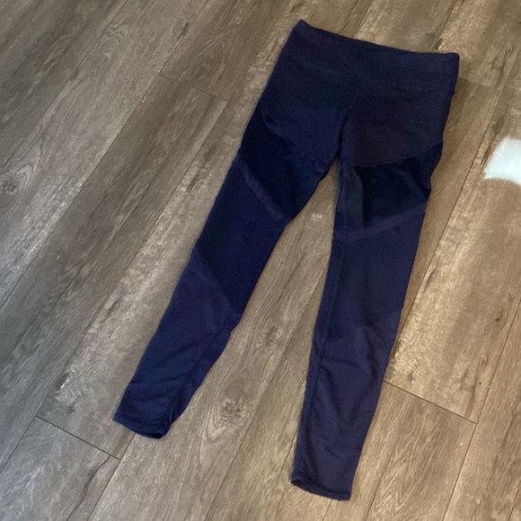 Alo Sheila legging in rich navy s - Picture 3 of 5